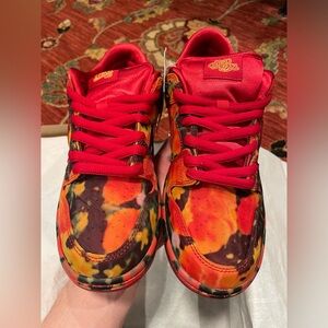 Nike SB Dunk Low Wizard of Oz Poppy Field
